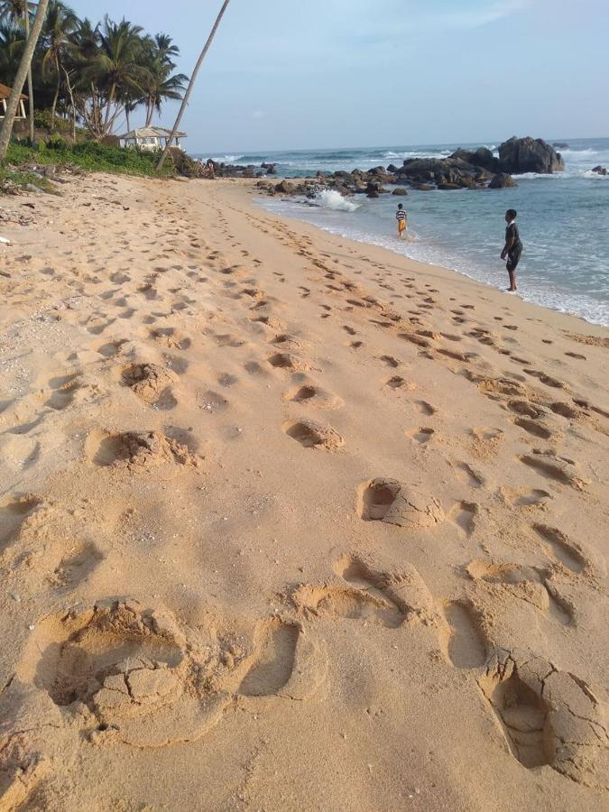 Near Beach Rest Unawatuna Ngoại thất bức ảnh